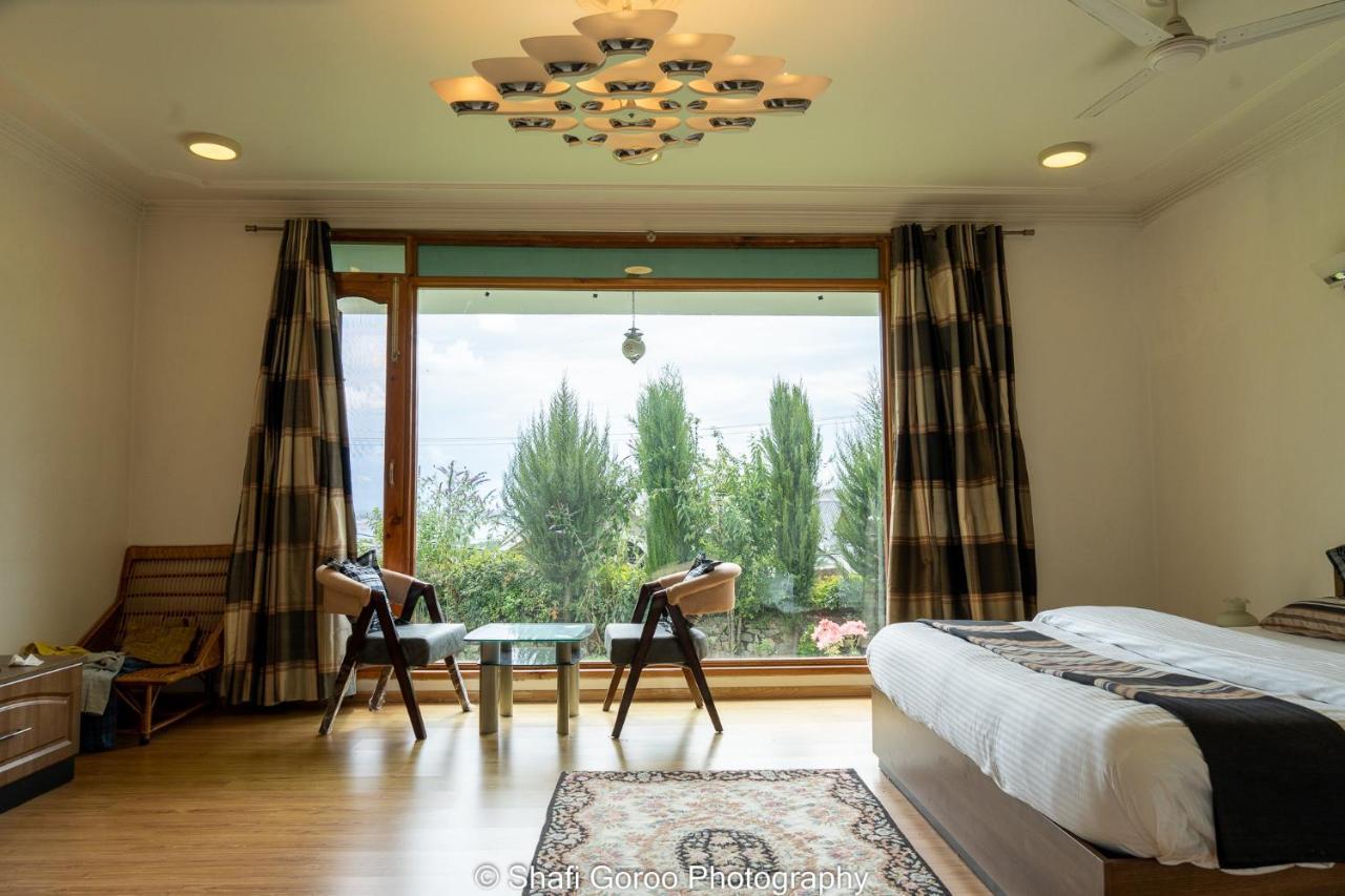 Hotel Orania à Srīnagar Extérieur photo