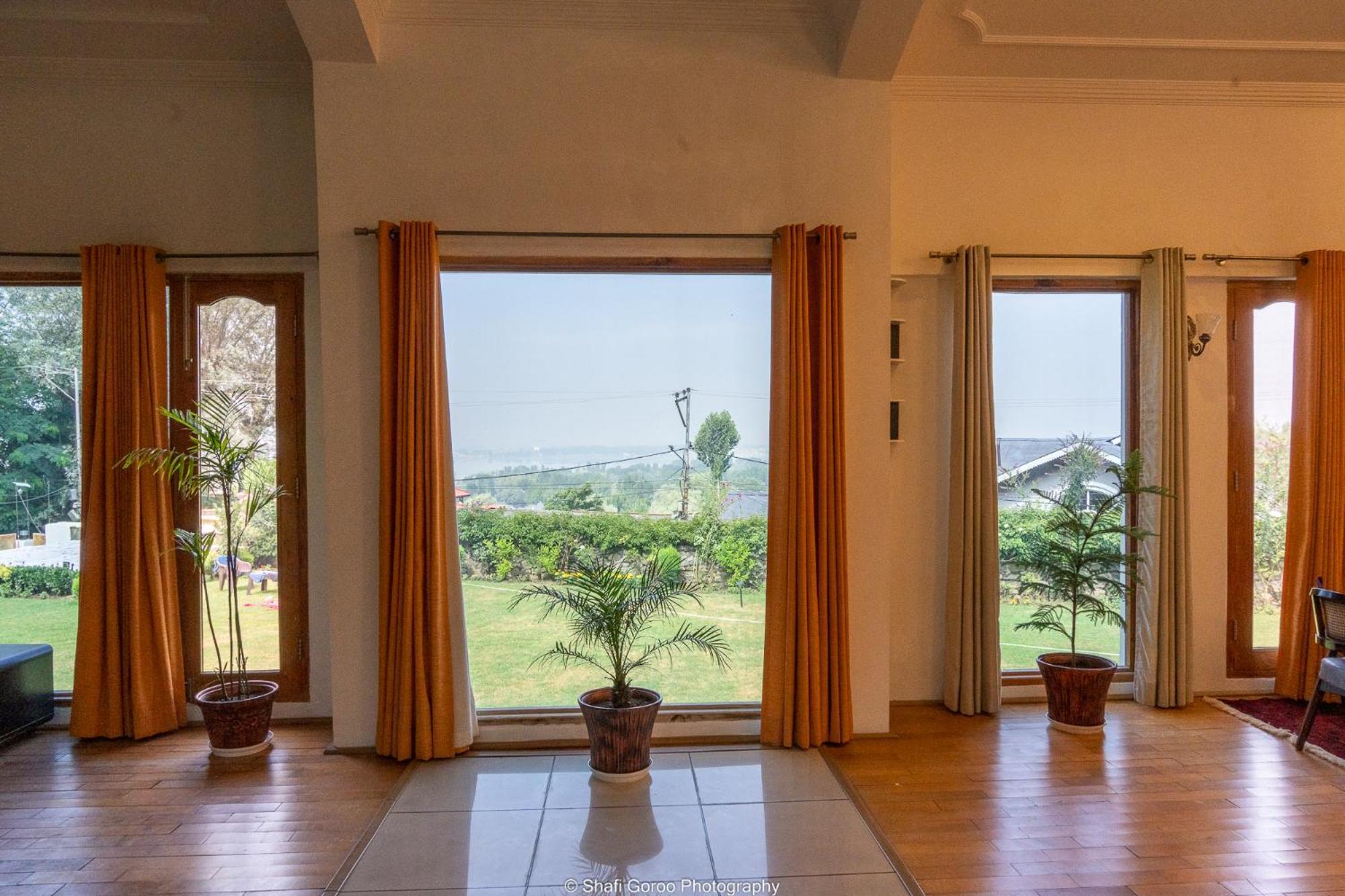 Hotel Orania à Srīnagar Extérieur photo
