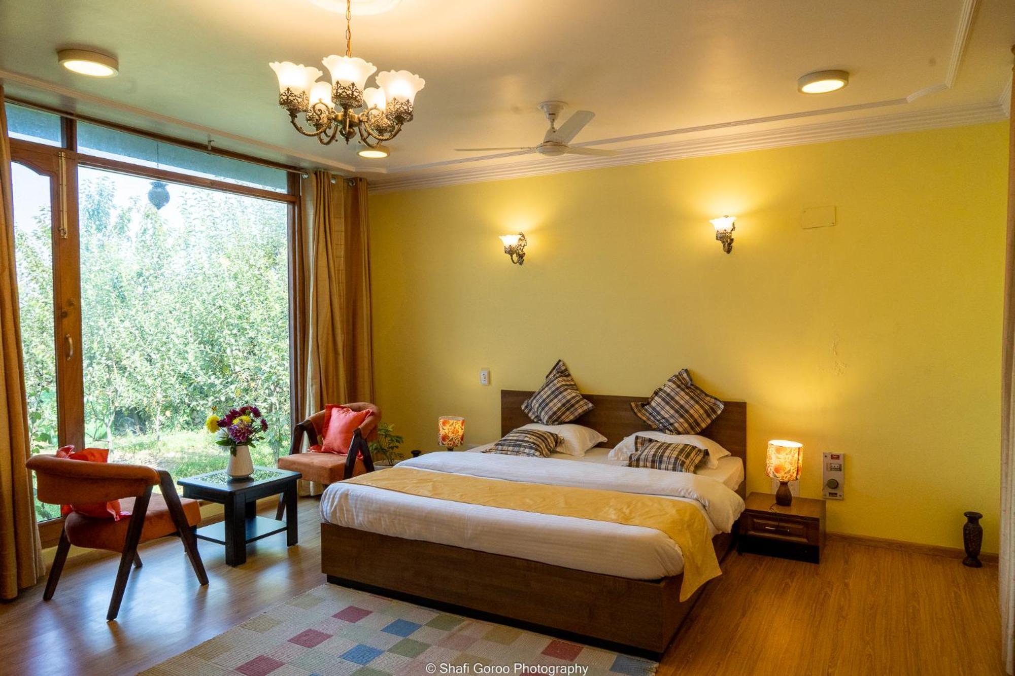 Hotel Orania à Srīnagar Extérieur photo
